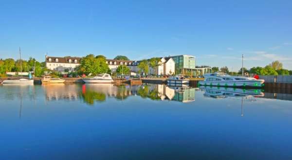 Hodson Bay Hotel