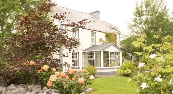 Lake House Hotel