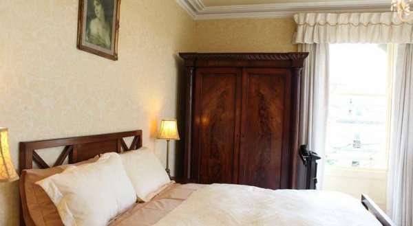 Oakhurst House B&B and Self Catering