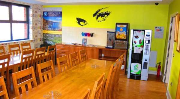 Snoozles Tourist Hostel