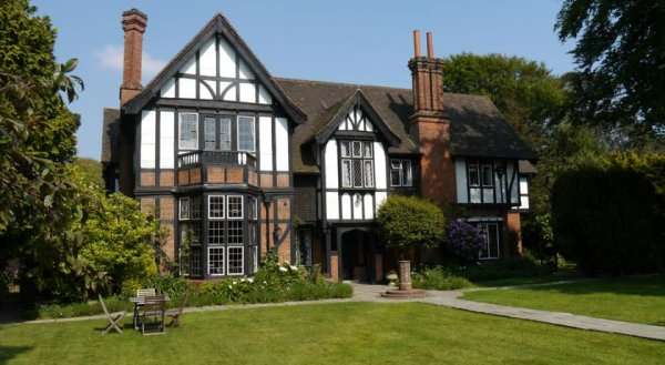 Tudor Grange Hotel - B&B