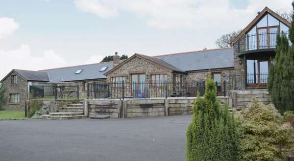 Ty Cerrig Farmhouse