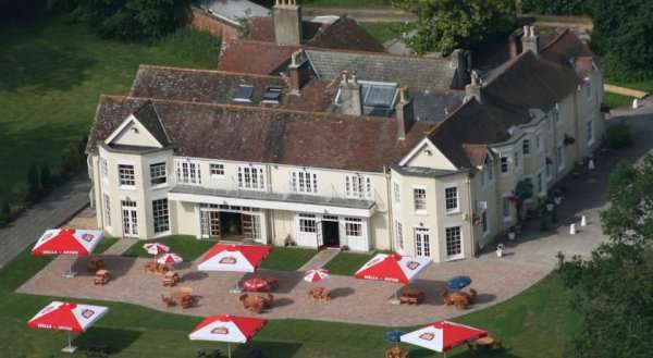 Tyrrells Ford Hotel