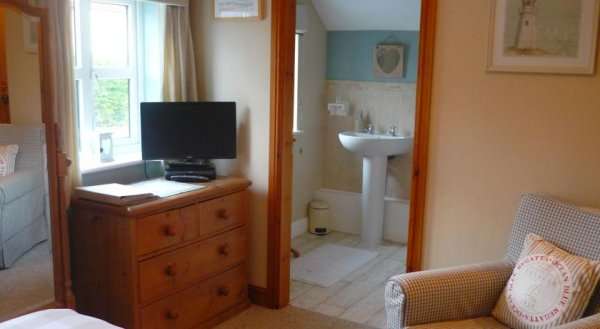 White Cottage Bed and Breakfast