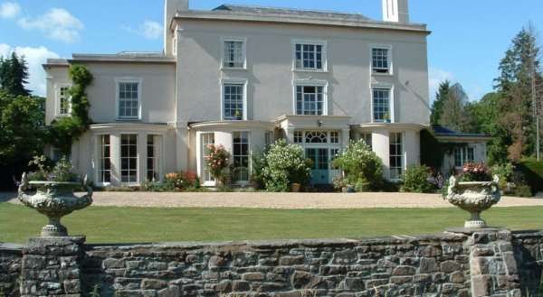 Glangrwyney Court Country House