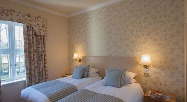 Glen-Yr-Afon House Hotel