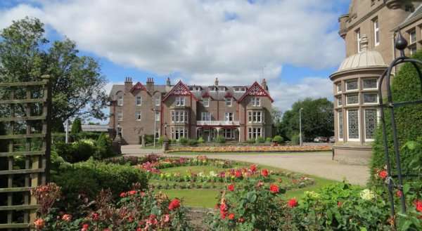 Glenesk Hotel