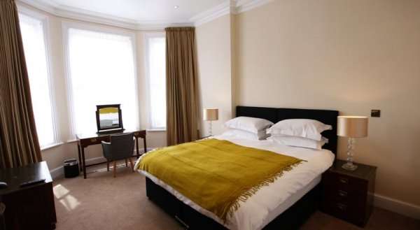 Glenlyn Hotel