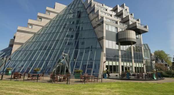 Grand Harbour Hotel