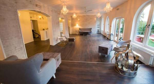 Gray Manor Hotel