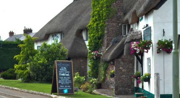 Greyhound Country Inn