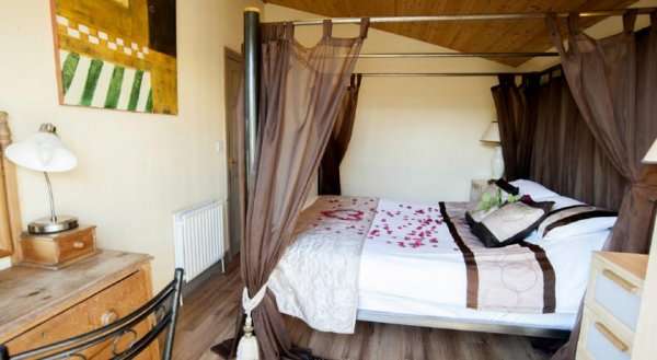 Harvest Oat Lodges