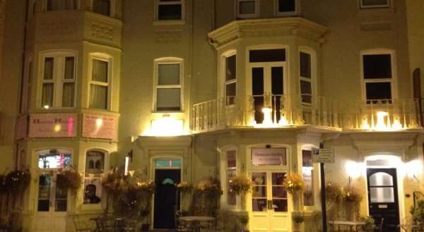 Henrys on the Prom