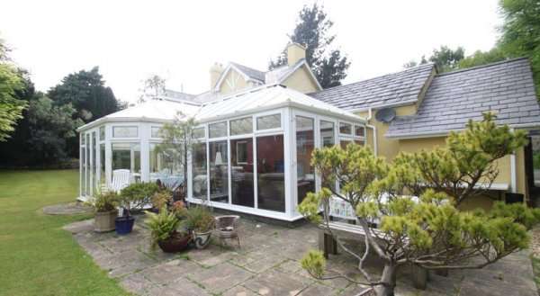 RHOS UCHAF. Country House. B+B