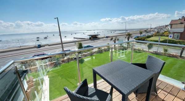 Roslin Beach Hotel