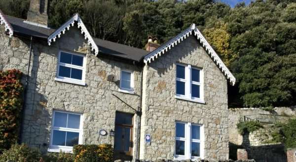 Shenstone Holiday Home