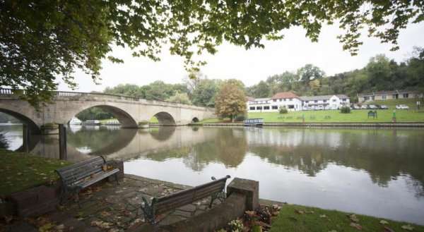 Shillingford Bridge Hotel