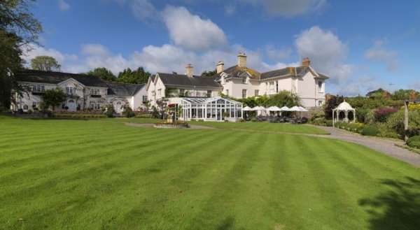 Summer Lodge Hotel