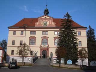 Lnáře